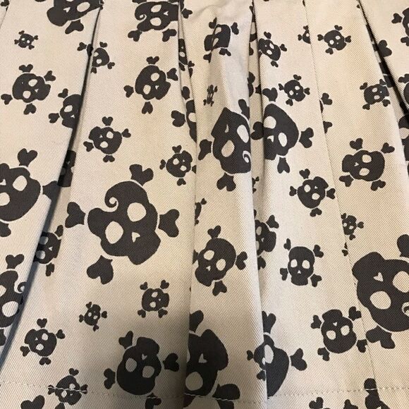 Skull and Crossbones Pleated Mini, 2. Whimsygoth, goblincore, witchcore, skulls - Picture 6 of 7